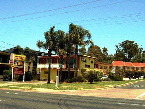 Beach Drive Motel - QLD Tourism 0