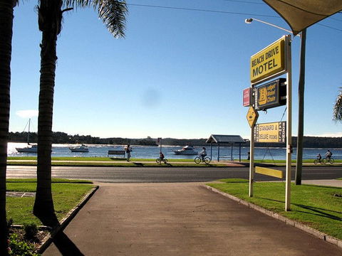 Beach Drive Motel - QLD Tourism 1