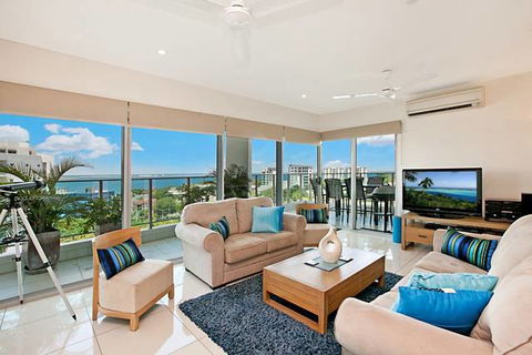 Beachlife Sea Breeze Luxury  Apartment Harbour Views - Queensland Tourism 2