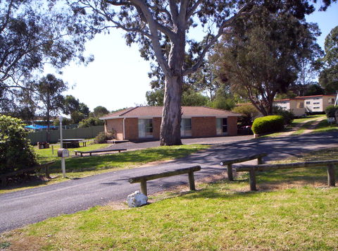 Bega Caravan Park - Queensland Tourism 1