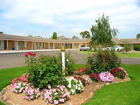 Bega Village Motor Inn - Queensland Tourism 1