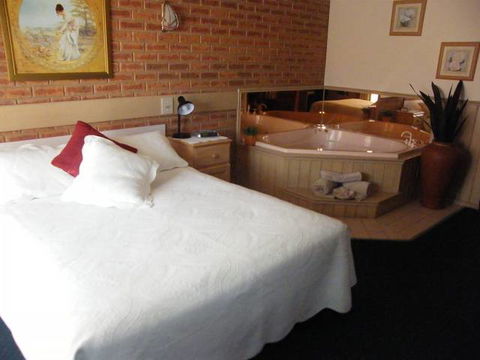 BEST WESTERN Colonial Motor Inn Bairnsdale - QLD Tourism 1