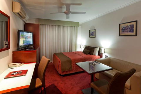 BEST WESTERN Ensenada Motor Inn & Suites - QLD Tourism 0
