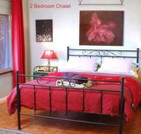 Bettenay's Lakeside Loft Spa Apartment - QLD Tourism