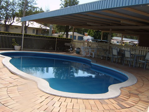 Binalong Motel - QLD Tourism 0