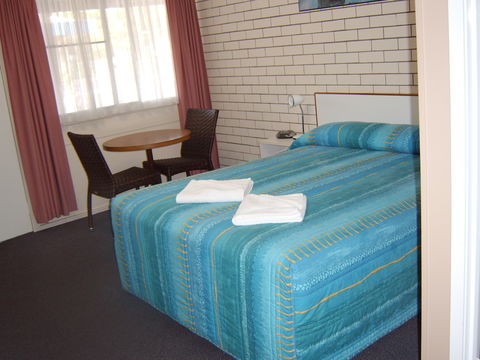Binalong Motel - QLD Tourism 4
