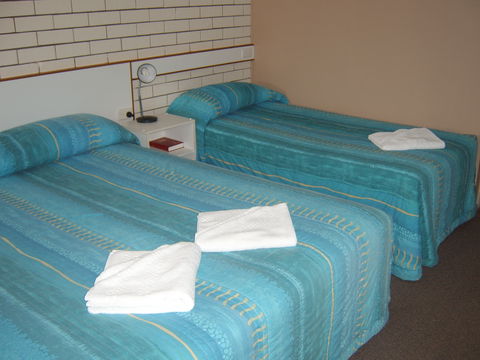 Binalong Motel - QLD Tourism 6