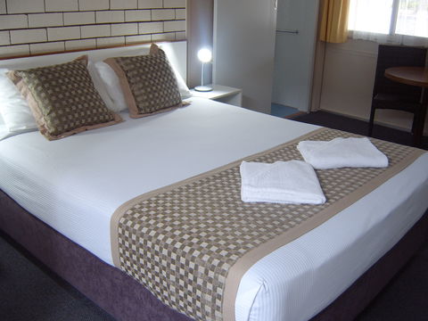 Binalong Motel - QLD Tourism 7