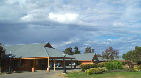 Bishop's Lodge Motor Inn - QLD Tourism 0