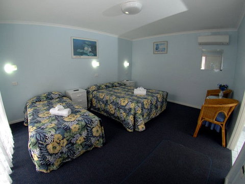 Blue & White Lodge - QLD Tourism 1
