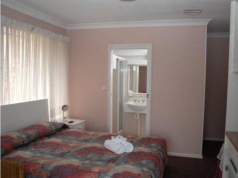 Blue & White Lodge - QLD Tourism 2