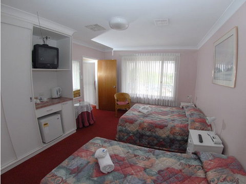 Blue & White Lodge - QLD Tourism 3