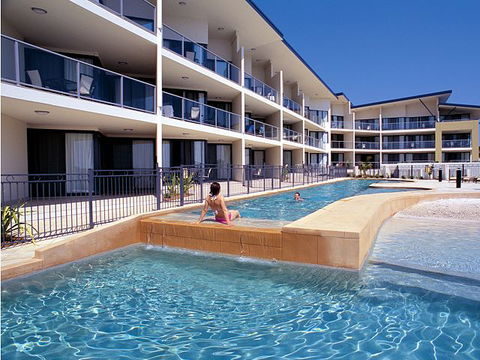 Boathouse Resort Tea Gardens - QLD Tourism 0