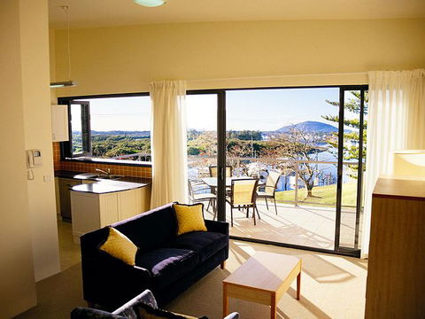 Boathouse Resort Tea Gardens - QLD Tourism 3