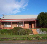 Bott's Beach Retreat - QLD Tourism