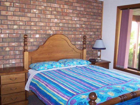 Bott's Beach Retreat - Queensland Tourism 1