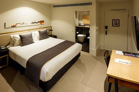 Brady Hotels Central Melbourne - QLD Tourism 0
