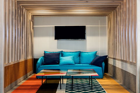Brady Hotels Central Melbourne - QLD Tourism 3