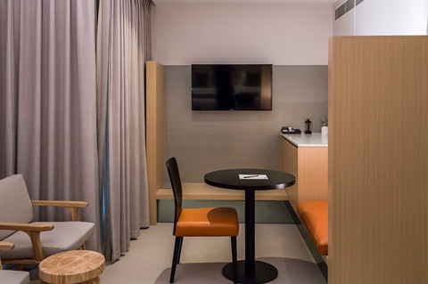 Brady Hotels Central Melbourne - QLD Tourism 6