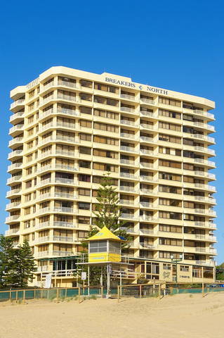 Breakers North - Absolute Beach Front Holiday Apartments - QLD Tourism 3