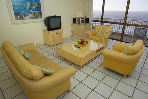 Breakers North - Absolute Beach Front Holiday Apartments - QLD Tourism 5