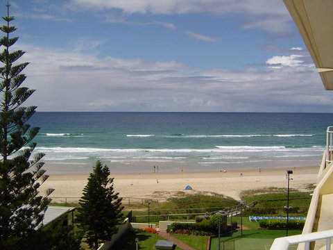 Breakers North - Absolute Beach Front Holiday Apartments - QLD Tourism 6