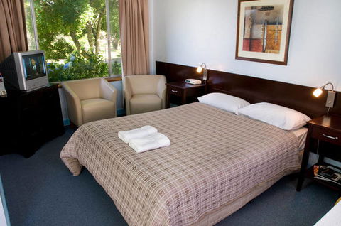 Buffalo Motel And Country Retreat - Queensland Tourism 4