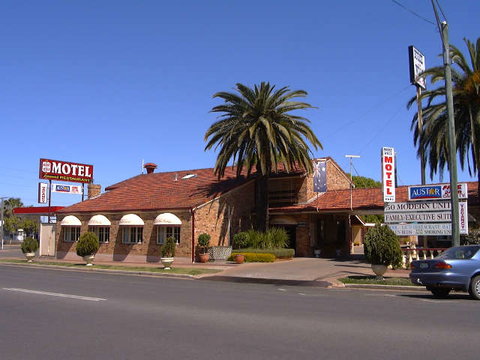Burke & Wills Motor Inn - QLD Tourism 0