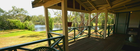 Bushy Lake Chalets - QLD Tourism 0