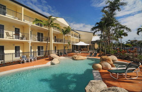 Cairns Queenslander Hotel & Apartments - Queensland Tourism 0