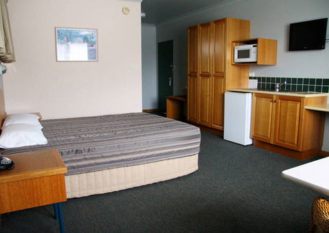 Cannon Park Motel - QLD Tourism 5