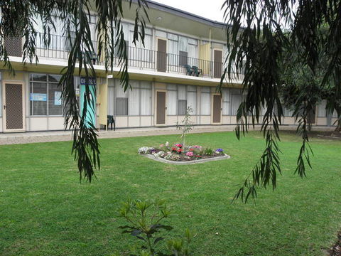 Capri Lodge Apartments - Queensland Tourism 0