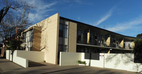 Capri Lodge Apartments - Queensland Tourism 3