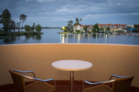 Capri Waters Country Club - QLD Tourism 5