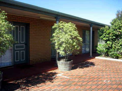 Carnegie Motor Inn - QLD Tourism 0