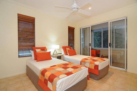 Cayman Villas Port Douglas - Queensland Tourism 0