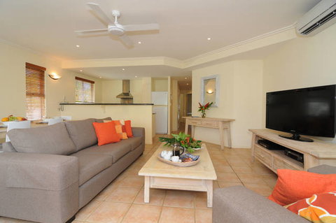 Cayman Villas Port Douglas - Queensland Tourism 3