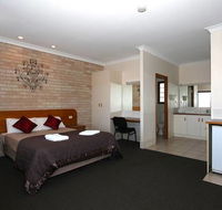 Clifford Gardens Motor Inn - QLD Tourism