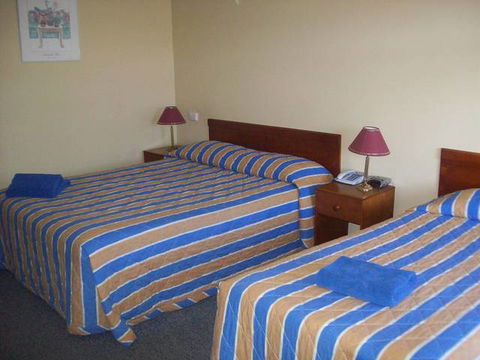 Cobar Motor Inn - QLD Tourism 0