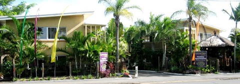 Coconut Palms On The Bay - Queensland Tourism 1