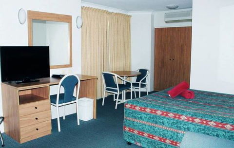 Colonial Court Motor Inn - QLD Tourism 9