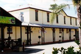 Colonial Motel - QLD Tourism 3
