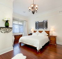 Petite Chalet - QLD Tourism