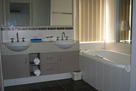 Cosy Corner Beach Cottages - QLD Tourism 4