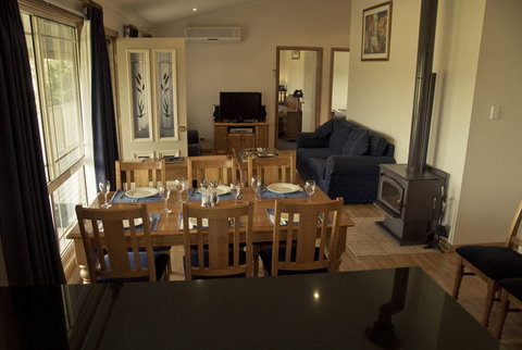 Cottages On Lovedale - Queensland Tourism 1