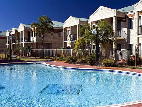 Country Comfort Inter City Hotel & Apartments - QLD Tourism 0