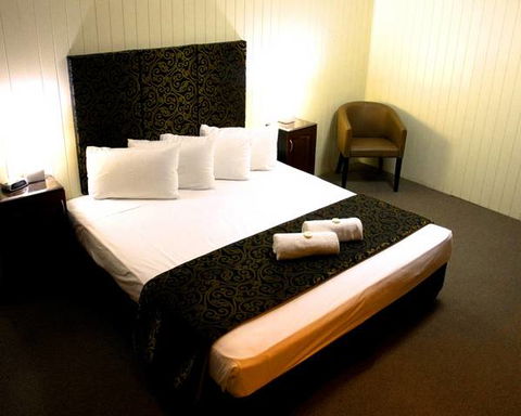 Country Plaza Motor Inn - QLD Tourism 0