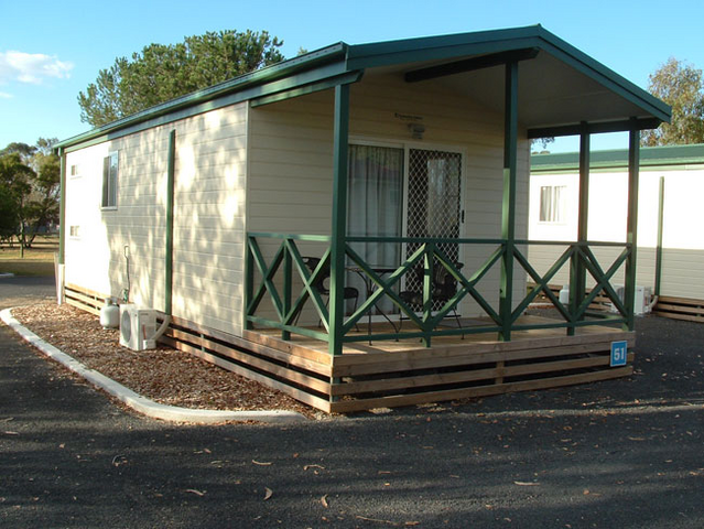 Country Road Caravan Park - QLD Tourism 1