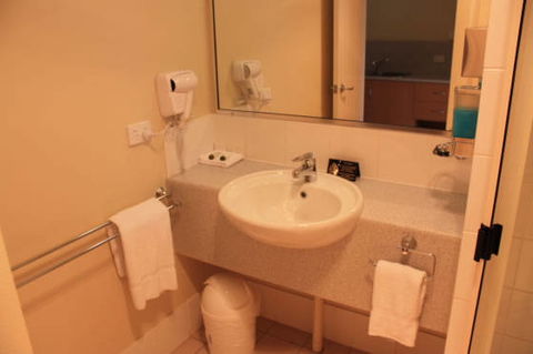 Country Roads Motor Inn - Gayndah - Queensland Tourism 1