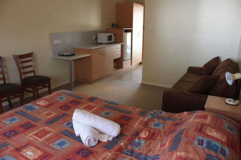 Country Roads Motor Inn - Gayndah - Queensland Tourism 2
